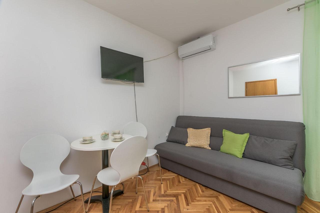 Apartments And Room Nevenka Makarska Exterior photo