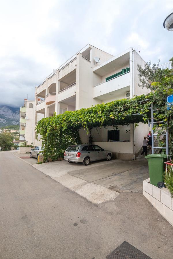 Apartments And Room Nevenka Makarska Exterior photo